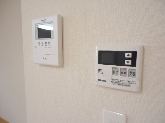 物件内観写真11　(カメラ付インターホン)