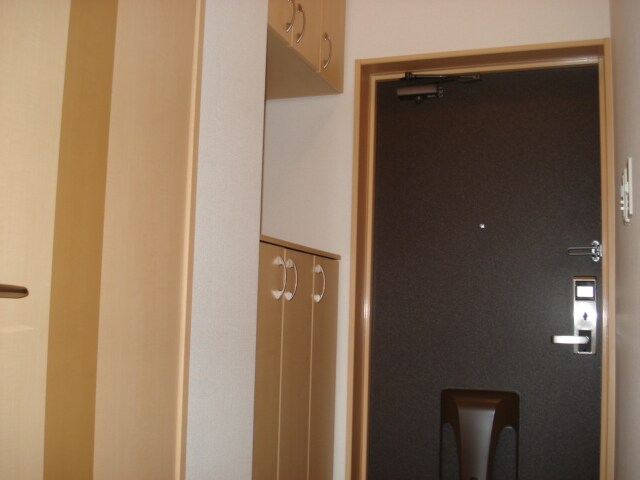 物件内観写真9　(玄関)