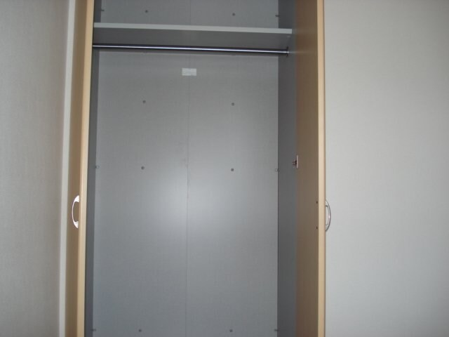 物件内観写真19　(北側洋室収納)