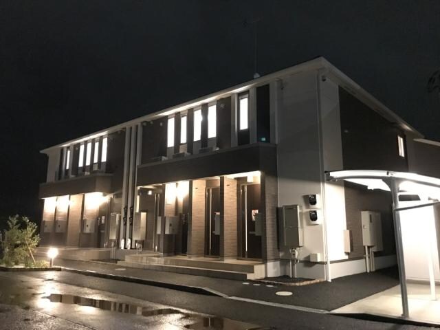 物件外観写真3　(外観写真（夜）)