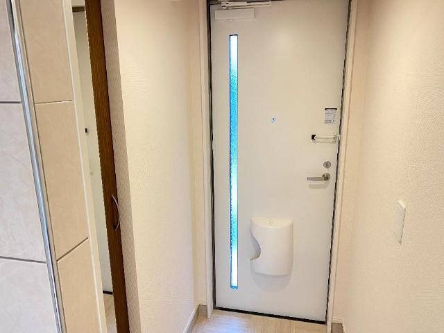 物件内観写真9　(玄関)