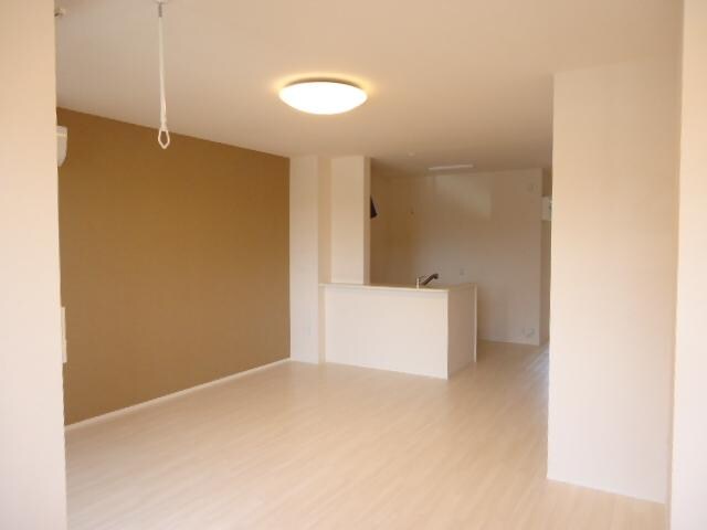 物件内観写真6　(リビング)