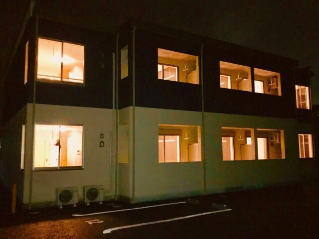 物件外観写真3　(外観写真（夜）)
