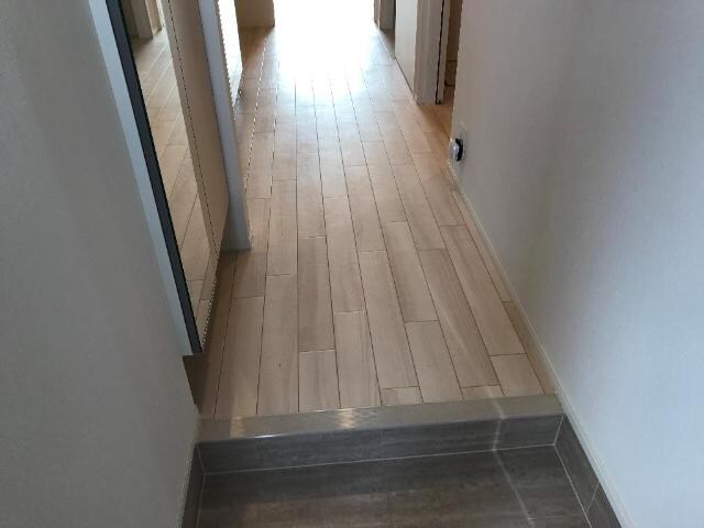 物件内観写真9　(玄関)