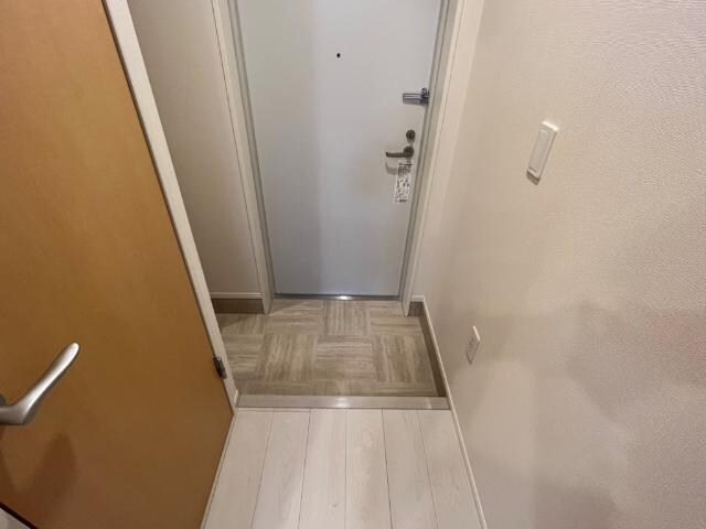 物件内観写真9　(玄関)