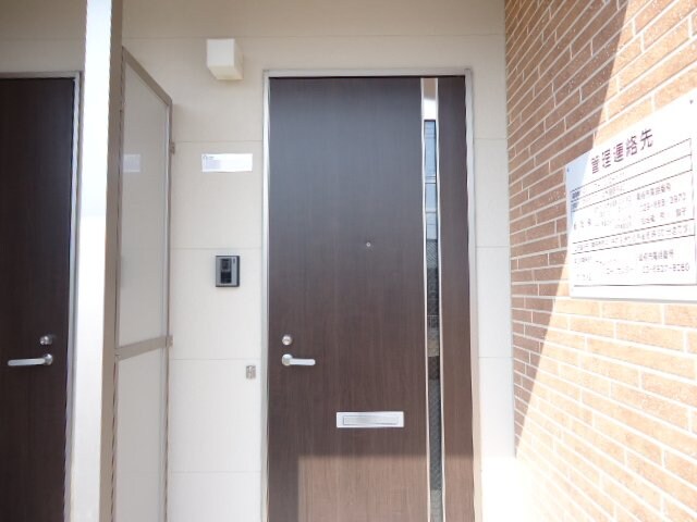 物件内観写真9　(玄関前)