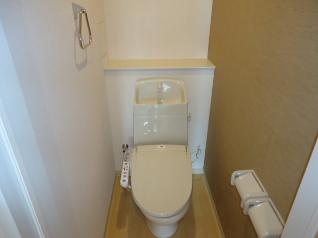 物件内観写真11　(シャワートイレ)