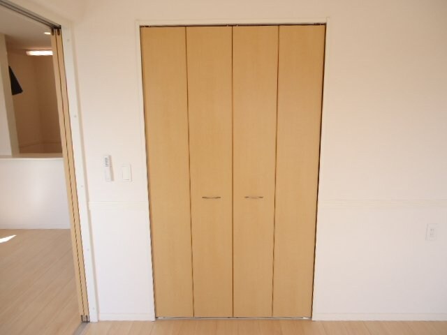 物件内観写真20　(南側洋室)