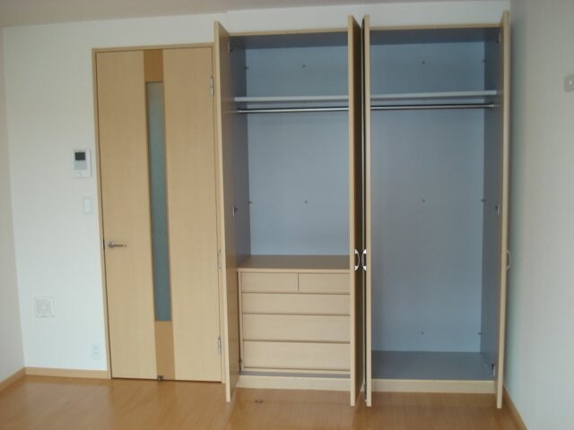 物件内観写真4　(収納)