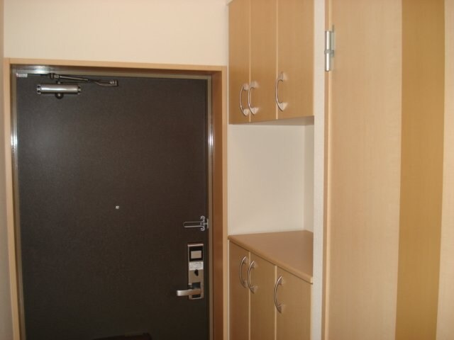 物件内観写真16　(玄関)