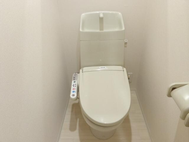 物件内観写真4　(シャワー付トイレ)