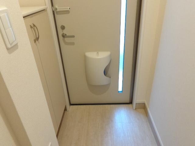 物件内観写真9　(玄関)