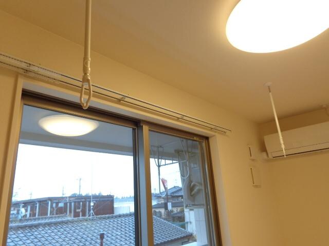 物件内観写真18　(室内物干し)