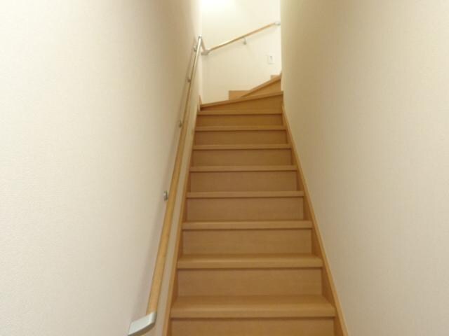 物件内観写真25　(階段)