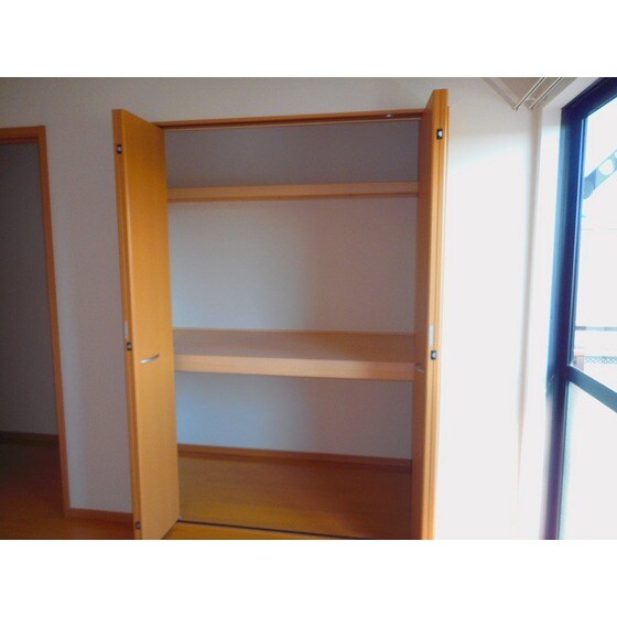 物件内観写真9　(２階南)