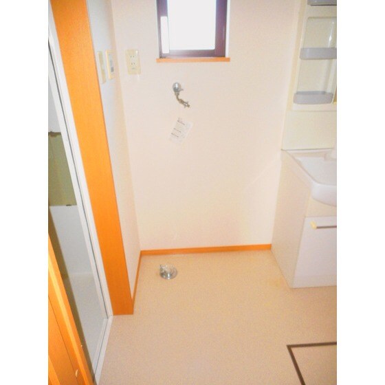 物件内観写真15　(洗濯機置き場)