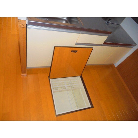 物件内観写真18　(床下収納)