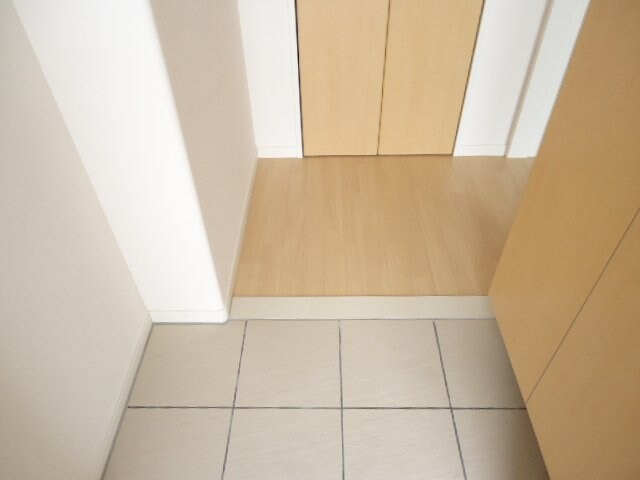 物件内観写真9　(玄関)