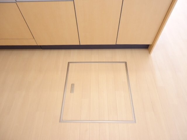 物件内観写真18　(床下収納)