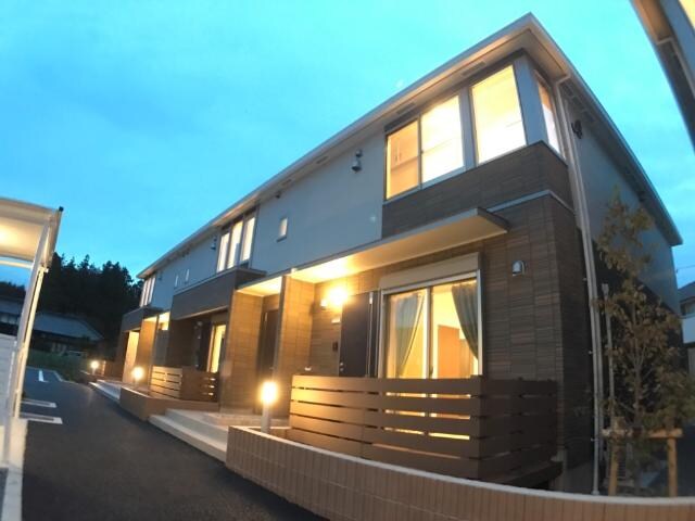 物件外観写真3　(外観写真（夜）)