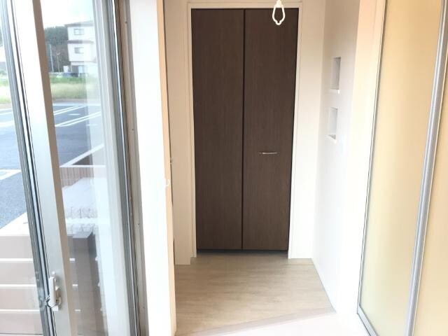 物件内観写真9　(玄関)