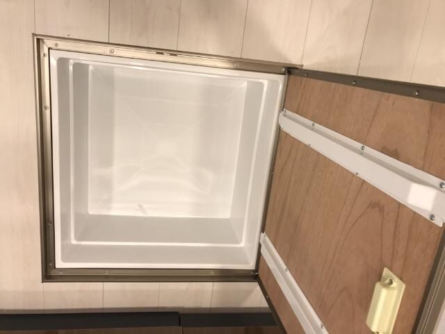 物件内観写真25　(床下収納)