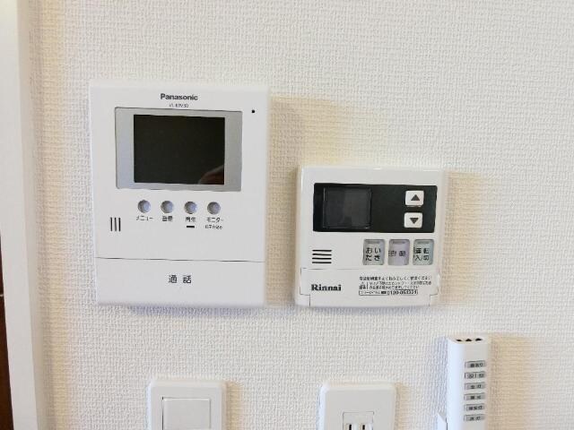 物件内観写真12　(カメラ付インターホン)