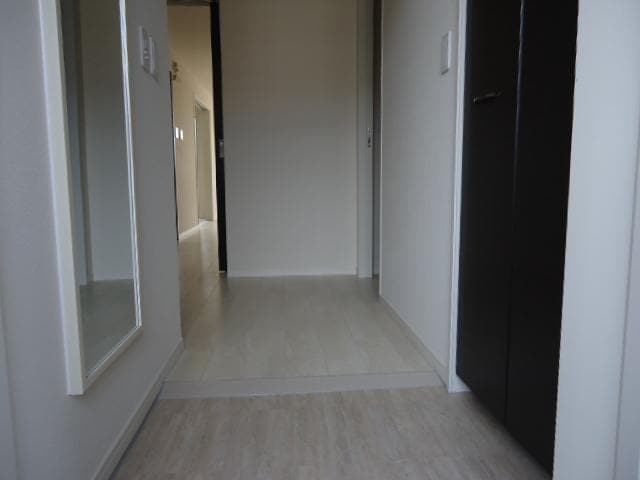 物件内観写真9　(玄関)