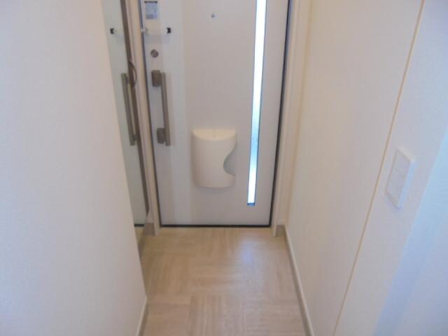 物件内観写真9　(玄関)