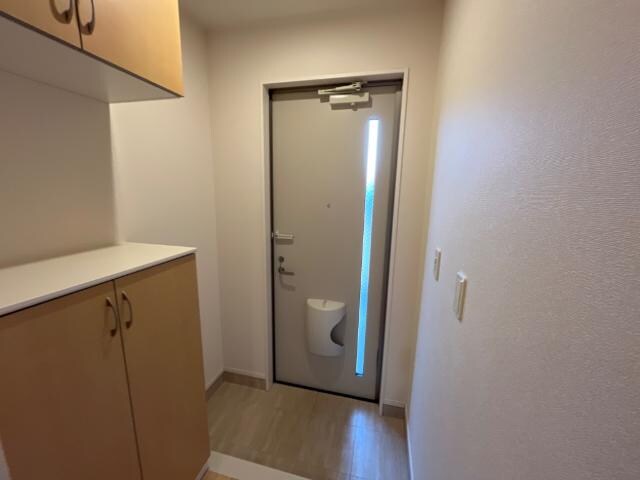 物件内観写真9　(玄関)