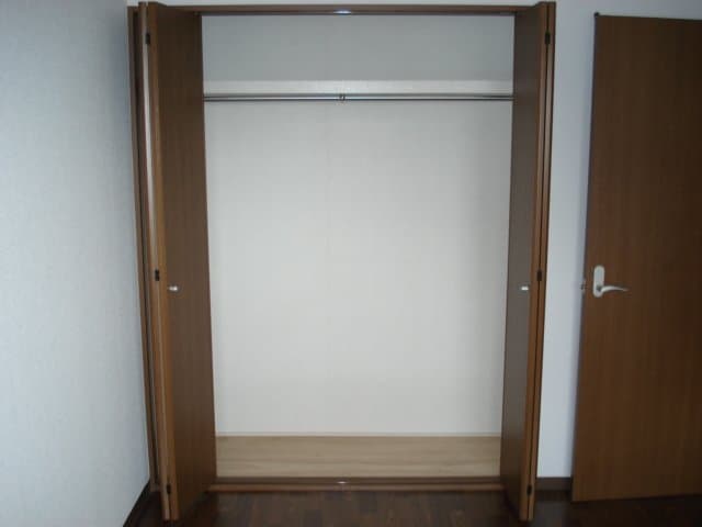 物件内観写真4　(クローゼット)