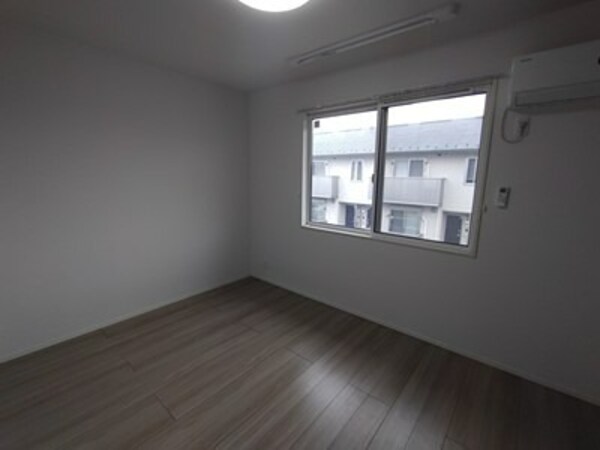 ベッドルーム(別の部屋の写真です)