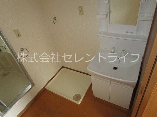 物件内観写真3　(洗面スペース（洗濯機置き場・洗面化粧台）)