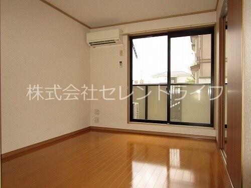 物件内観写真5　(リビング（エアコン付き）)