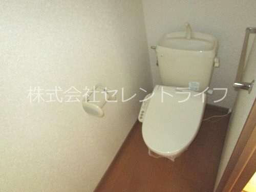 物件内観写真10　(温水洗浄便座付トイレ)