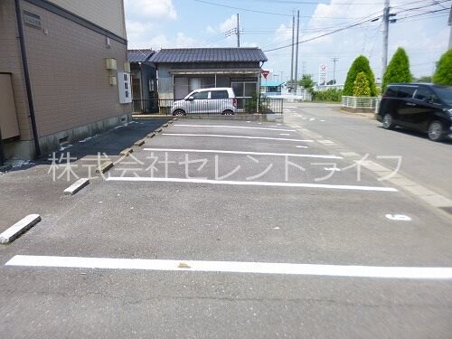 物件内観写真14　(敷地内駐車場)