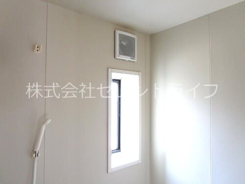物件内観写真18　(浴室窓)