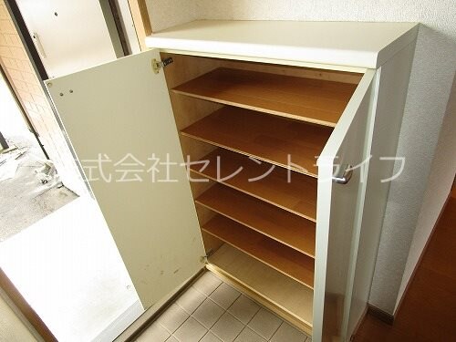 物件内観写真24　(シューズボックス下部内部)