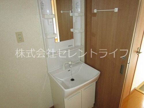 物件内観写真26　(シャワー付き洗面化粧台)