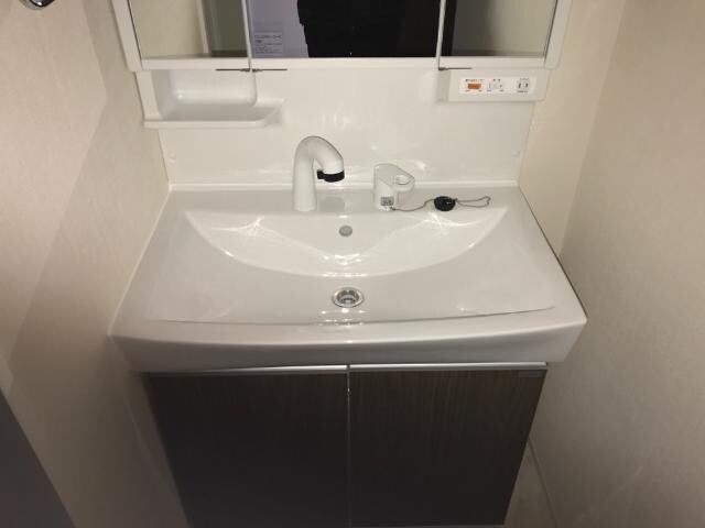 物件内観写真3　(洗髪洗面化粧台)