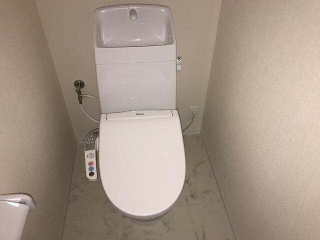 物件内観写真10　(シャワー付トイレ)