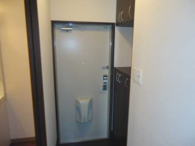 物件内観写真8　(玄関)