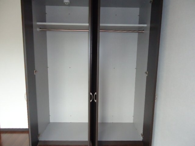 物件内観写真18　(リビンング収納)