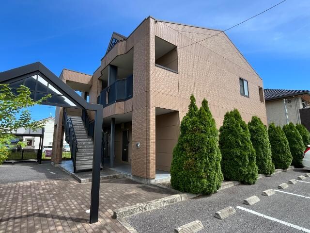 物件外観写真1　(外観写真（昼）)