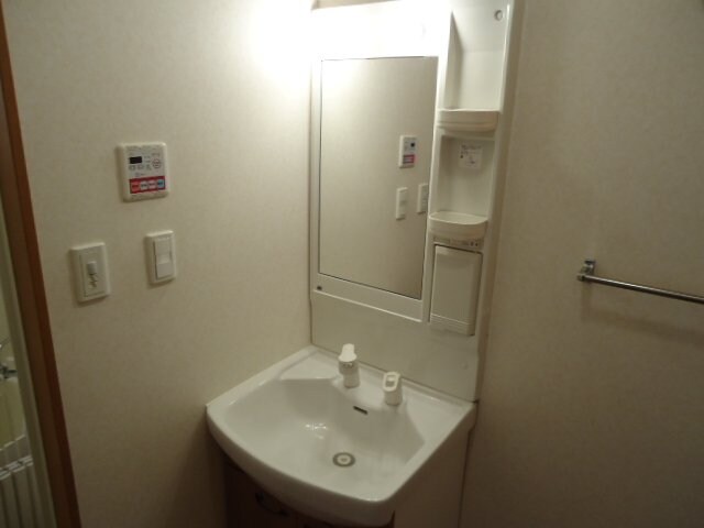 物件内観写真4　(洗髪洗面化粧台)