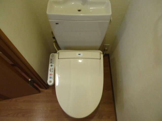 物件内観写真11　(シャワー付トイレ)