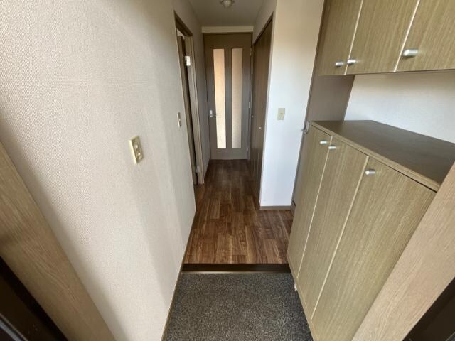 物件内観写真9　(玄関)
