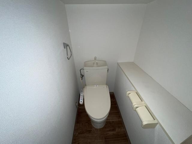 物件内観写真11　(シャワー付トイレ)
