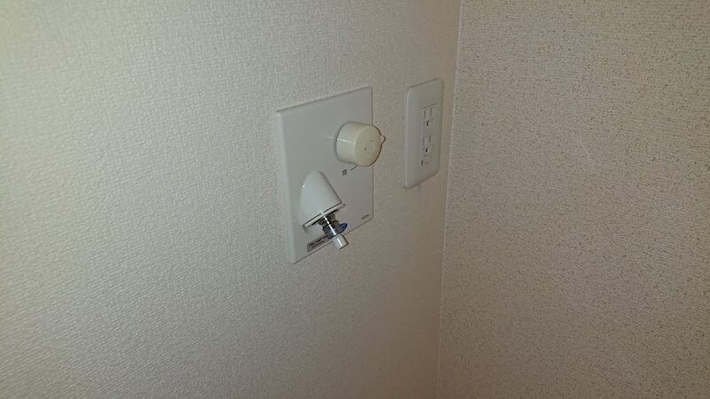 サニーコートの洗面所(洗濯給水)