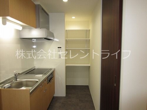 MAROON SQUARE（マルーン スクエア）のキッチン(キッチンスペース・パントリー)